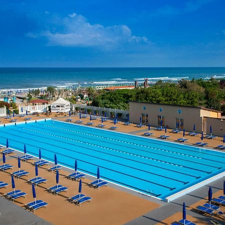 Grand Hotel Continental Tirrenia Esterno foto