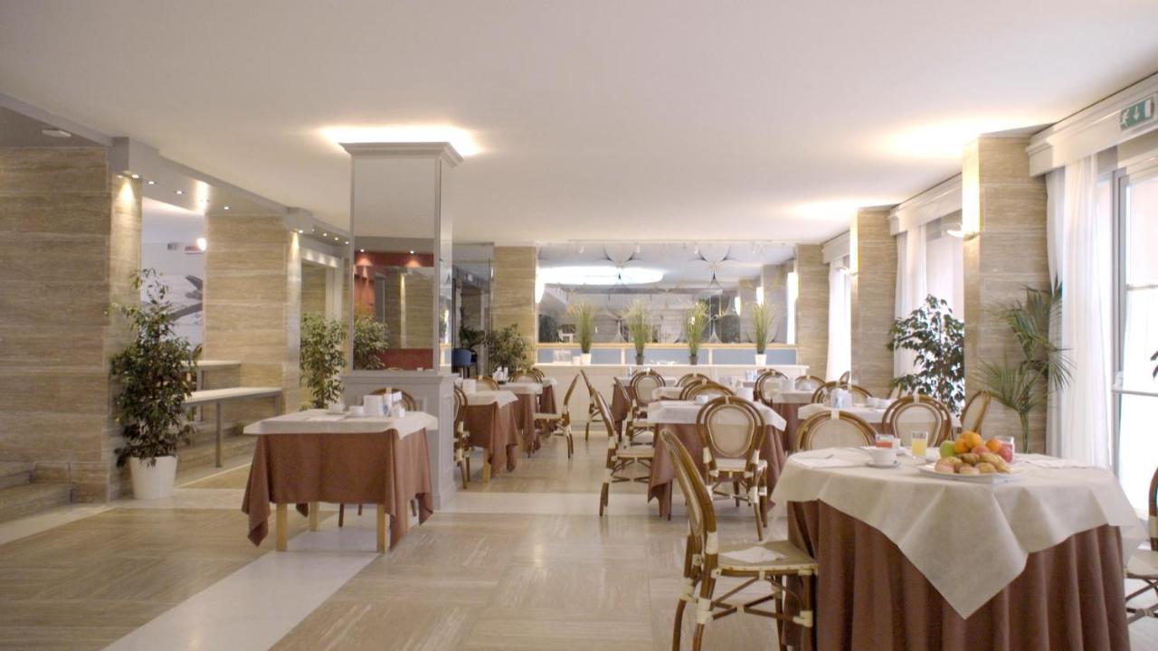 Grand Hotel Continental Tirrenia Esterno foto
