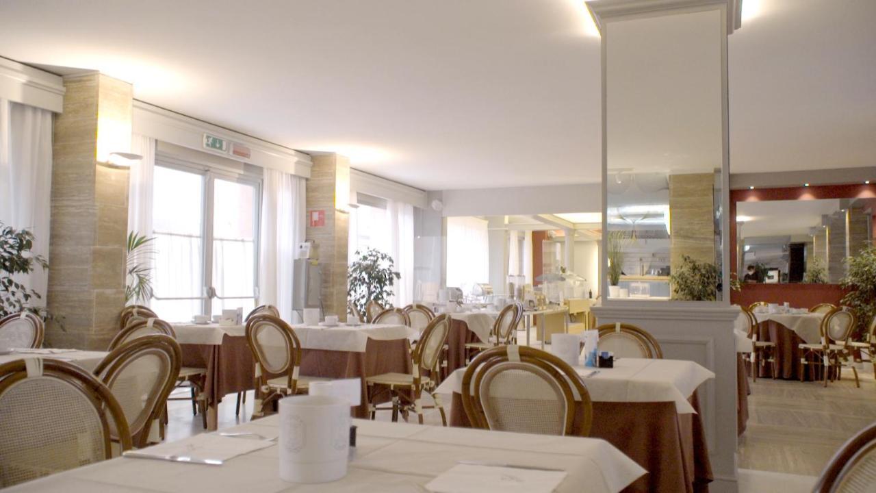 Grand Hotel Continental Tirrenia Esterno foto