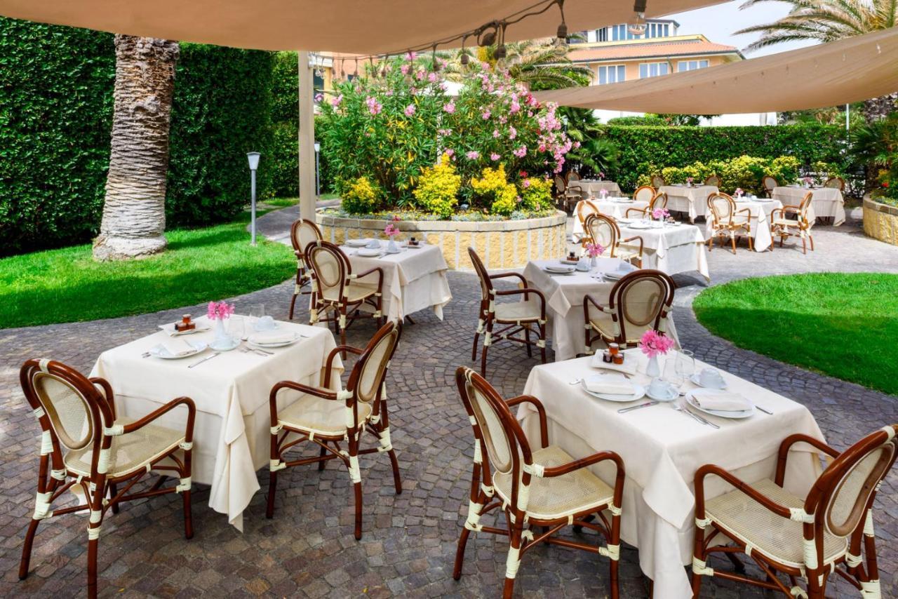 Grand Hotel Continental Tirrenia Esterno foto