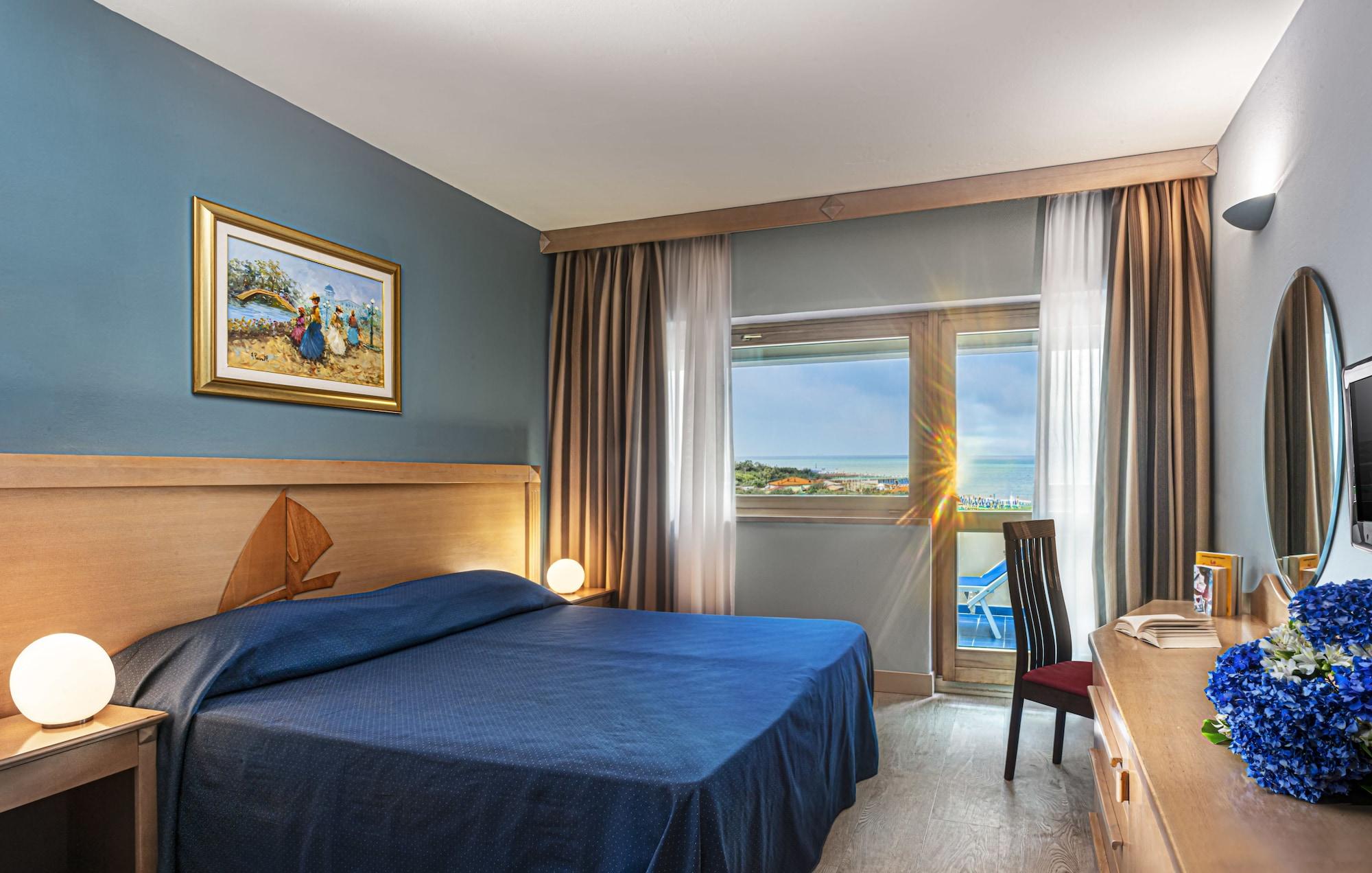 Grand Hotel Continental Tirrenia Esterno foto