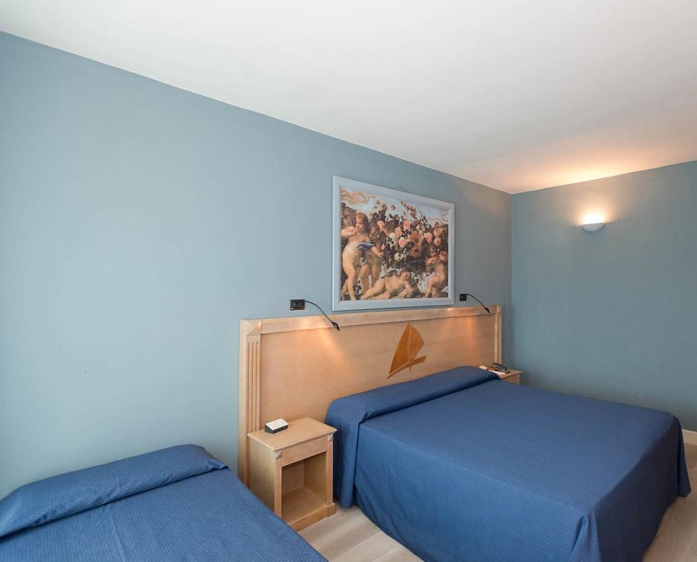 Grand Hotel Continental Tirrenia Esterno foto