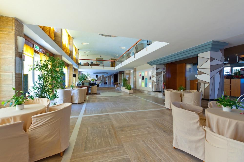 Grand Hotel Continental Tirrenia Esterno foto