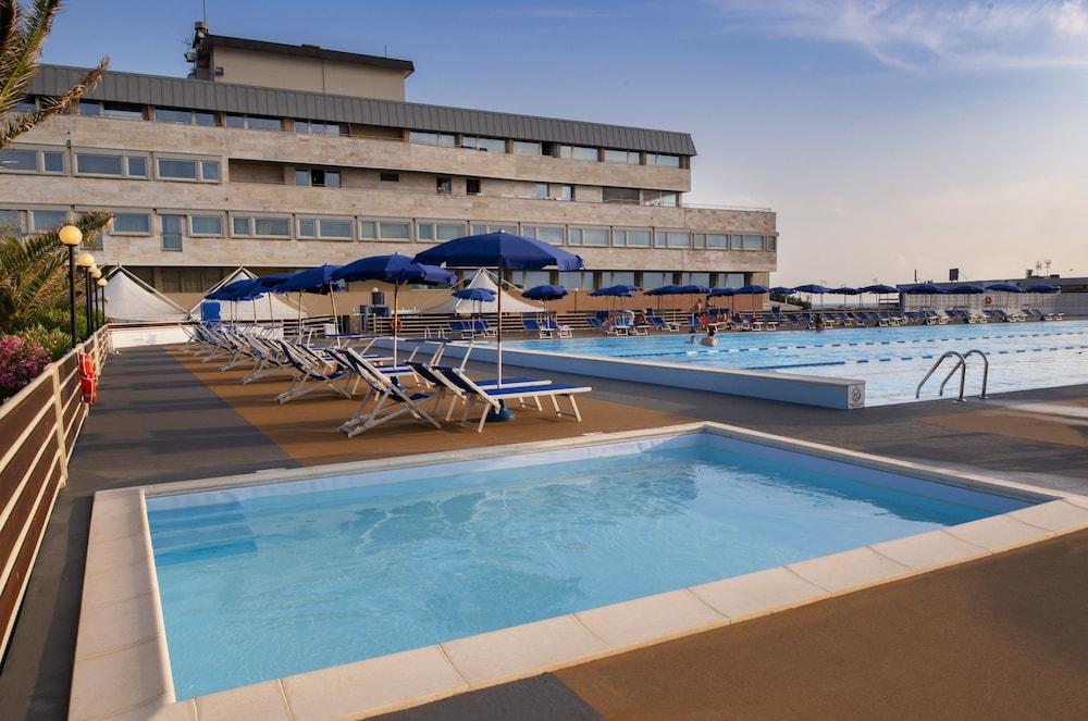 Grand Hotel Continental Tirrenia Esterno foto