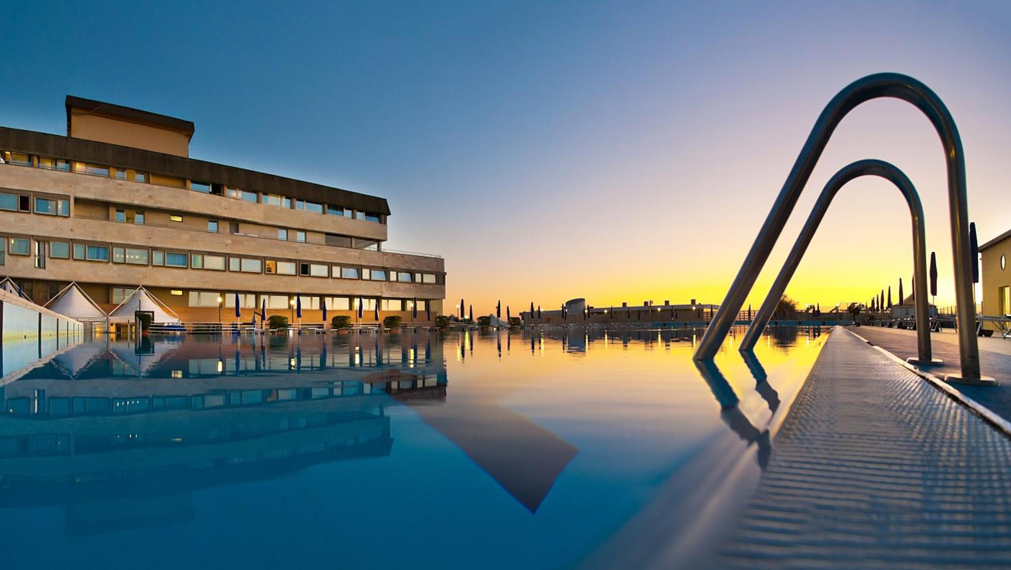 Grand Hotel Continental Tirrenia Esterno foto
