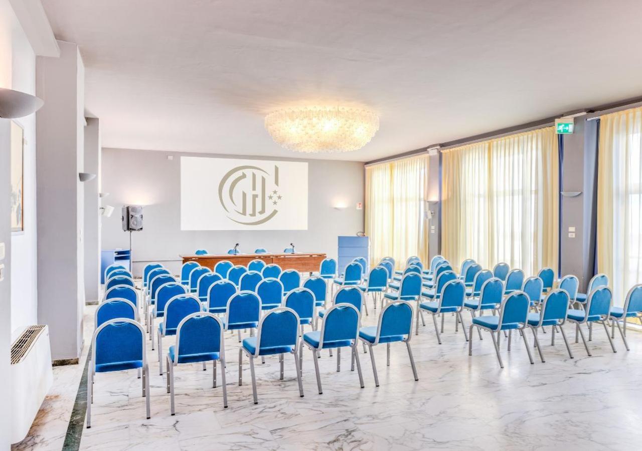 Grand Hotel Continental Tirrenia Esterno foto