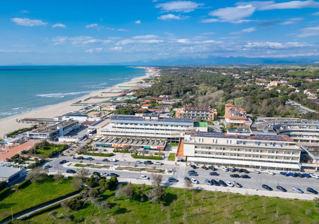 Grand Hotel Continental Tirrenia Esterno foto