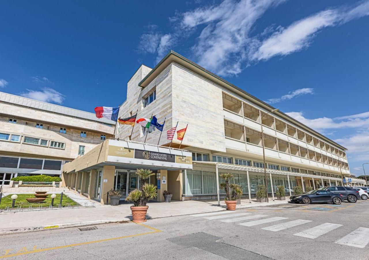 Grand Hotel Continental Tirrenia Esterno foto