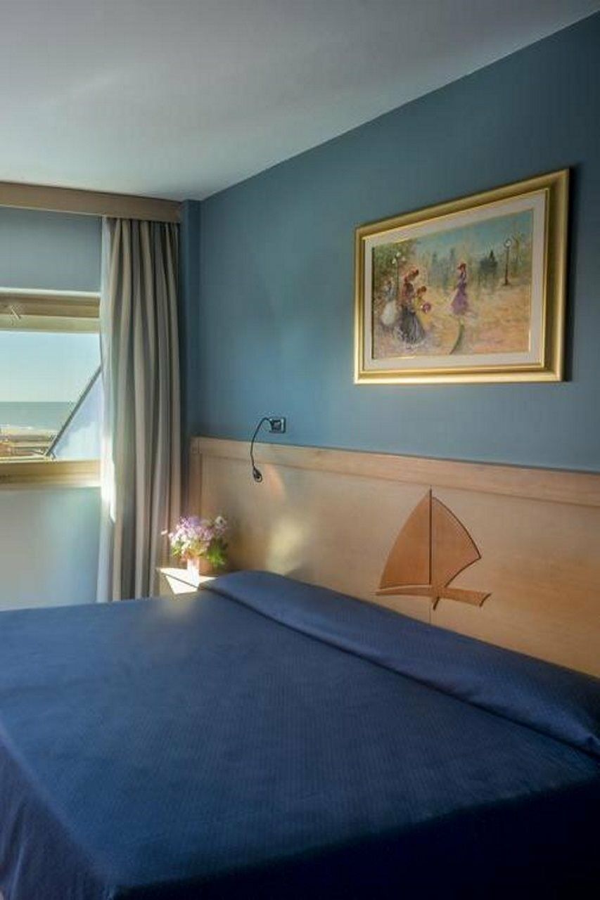 Grand Hotel Continental Tirrenia Esterno foto