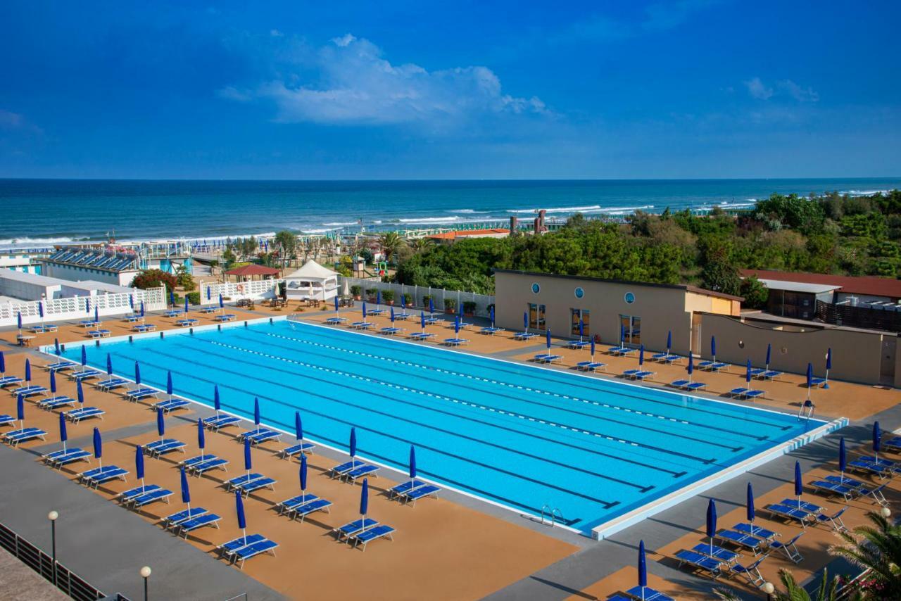 Grand Hotel Continental Tirrenia Esterno foto
