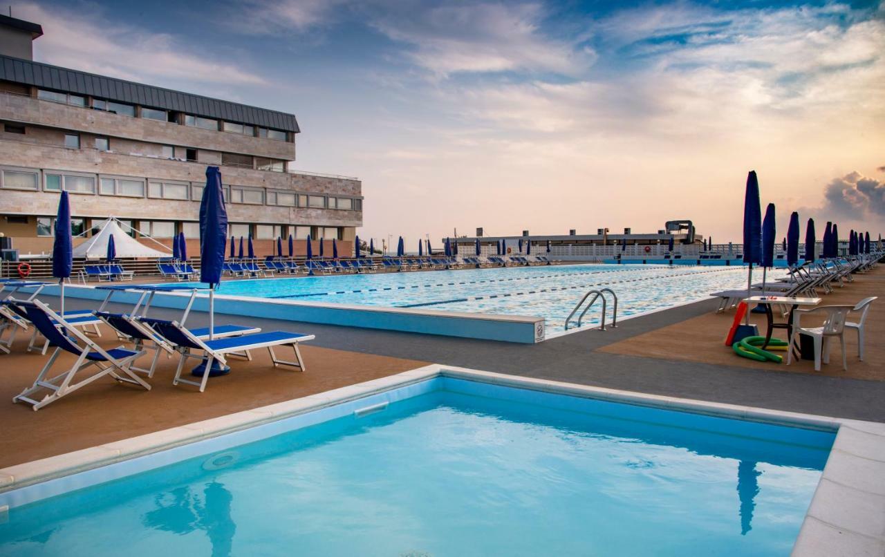 Grand Hotel Continental Tirrenia Esterno foto