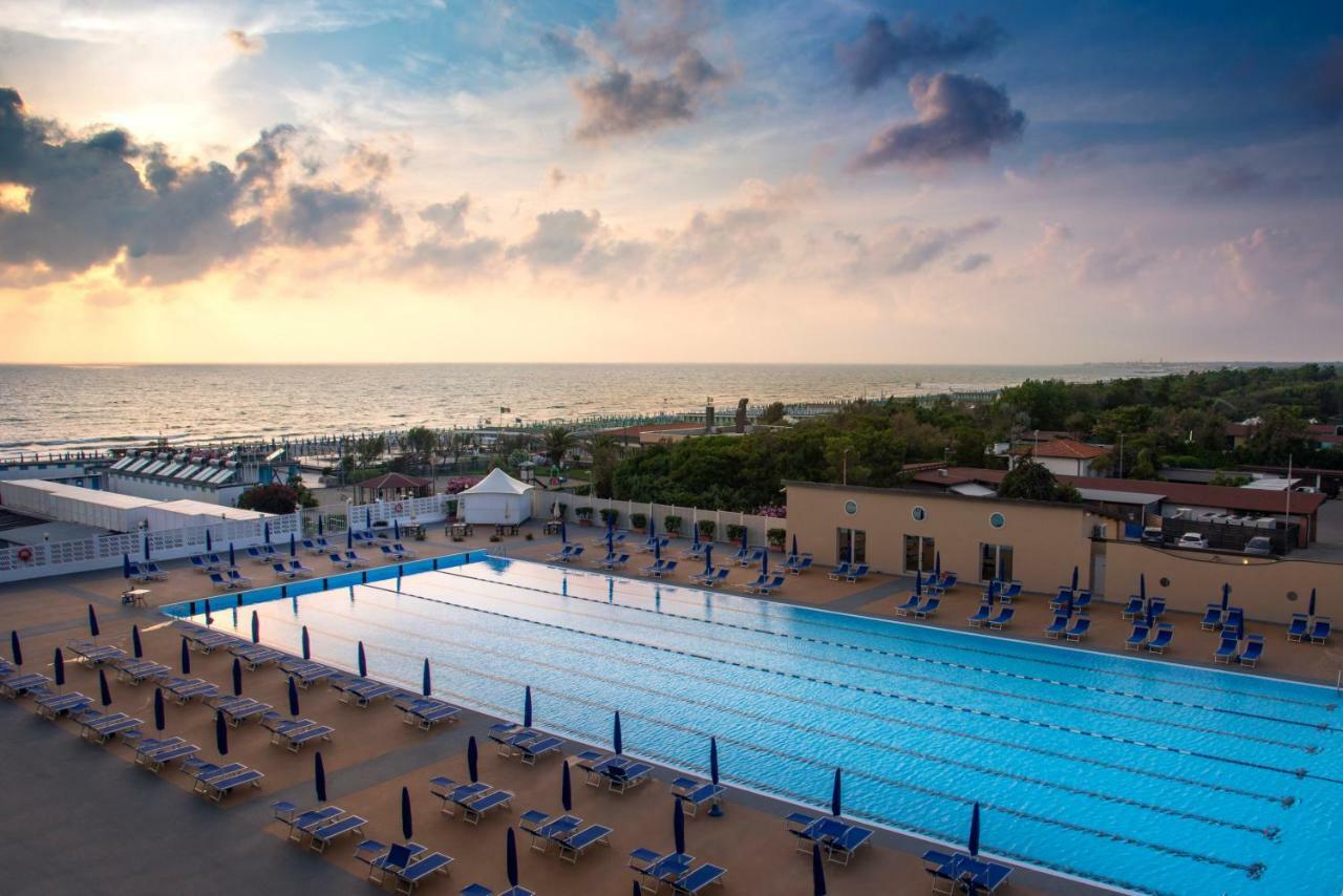 Grand Hotel Continental Tirrenia Esterno foto