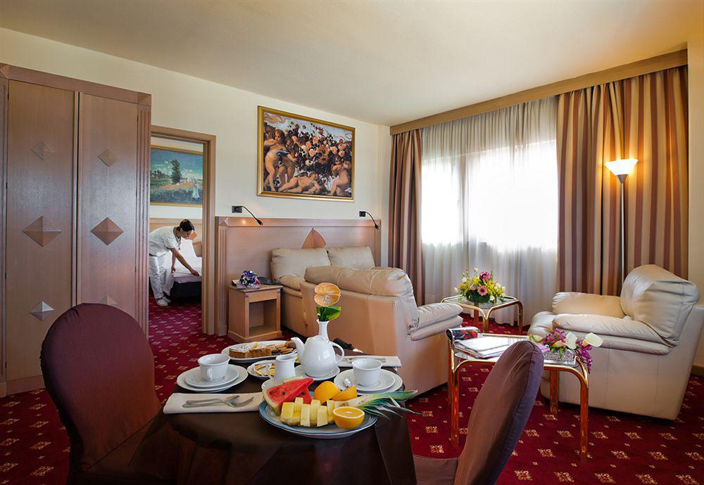 Grand Hotel Continental Tirrenia Esterno foto