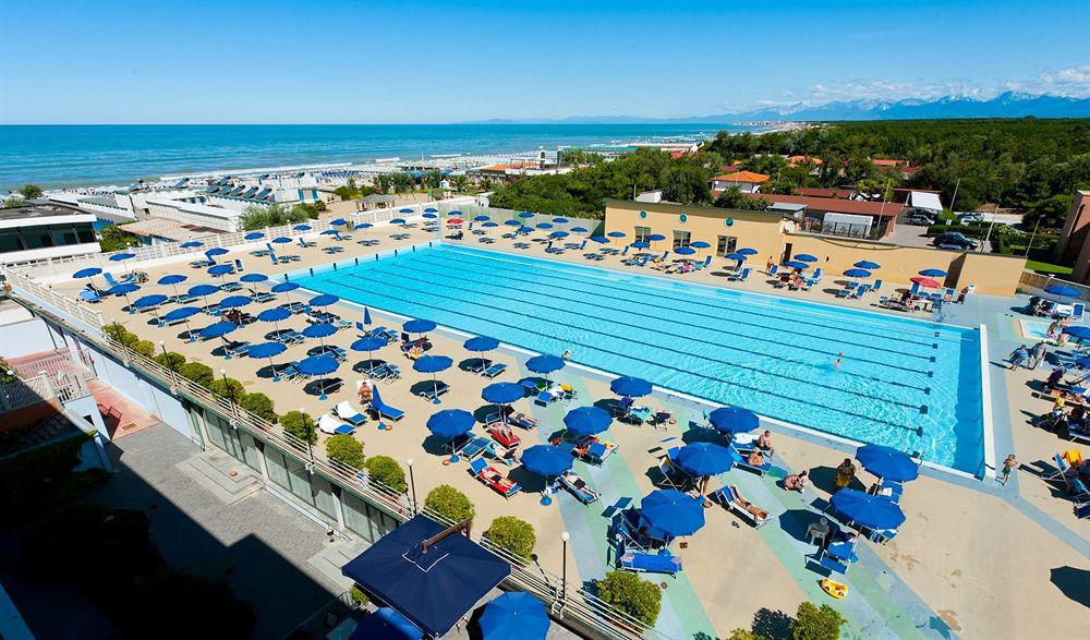 Grand Hotel Continental Tirrenia Esterno foto