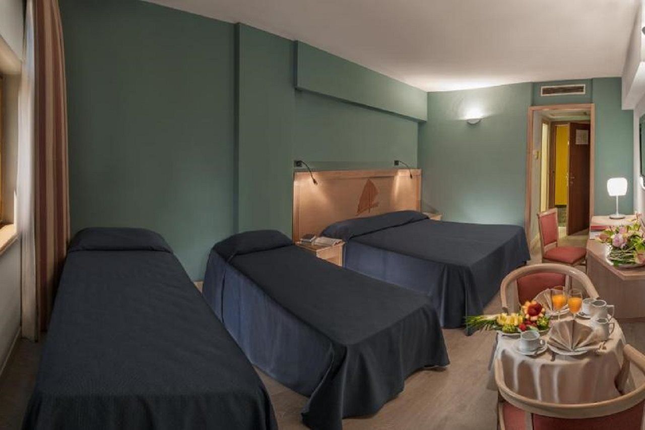 Grand Hotel Continental Tirrenia Esterno foto